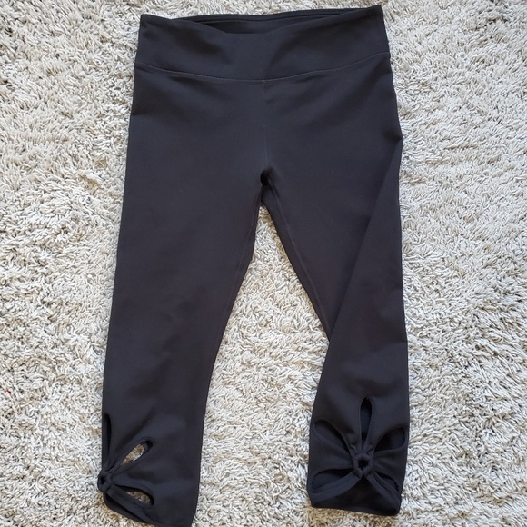 Fabletics Pants - Fabletics Petal Crop Fabletics Pants - Fabletics Petal Crop